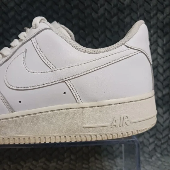 Nike Air Force 1 '07 Low Triple White Men's Athletic Shoes Sneakers Sz 9.5 - Picture 13 of 16